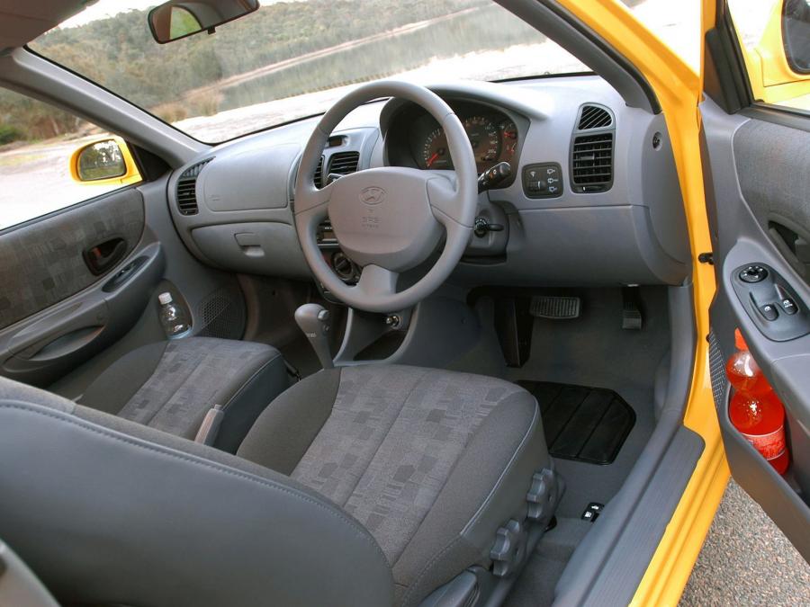  Hyundai Accent 3-Door 2003 года  (AU) (фото 16 из 20)